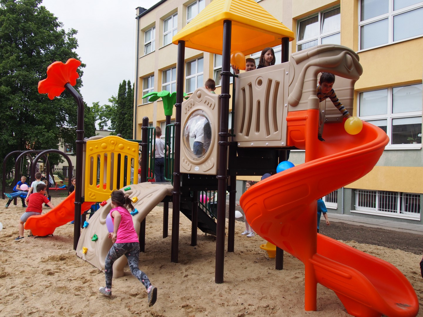Zdjęcie do projektu Ogólnodostępny plac zabaw dla dzieci przy Szkole Podstawowej nr 7 im. A. Mickiewicza w Kutnie